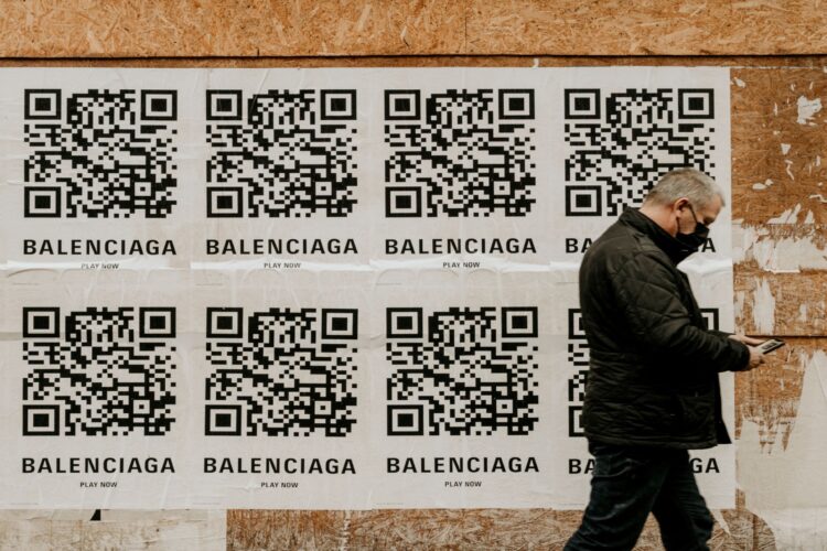 QR Balenciaga